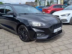 Obsidianschwarz metallic Gebraucht 2020 Ford Focus ST-Line X Kombi | 17.900 € (Fairer Preis)