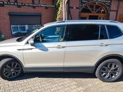 Silber Gebraucht 2023 VW Tiguan Allspace Move SUV | 33.999 € (Fairer Preis)