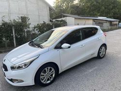 Weiß Gebraucht 2015 Kia Ceed Active Limousine | 4.000 € (Etwas zu teuer)