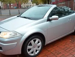 Silber Gebraucht 2006 Renault Mégane Cabriolet Dynamique Cabrio | 3.990 € (Fairer Preis)