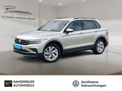 Silber (ivory silver metallic) Gebraucht 2024 VW Tiguan Life SUV | 33.290 € (Guter Preis)