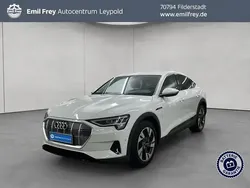 Schwarz (brillantschwarz) Gebraucht 2022 Audi e-tron Basis SUV | 26.946 € (Guter Preis)