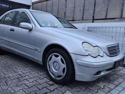 Grau Gebraucht 2001 Mercedes C180 Classic Limousine | 1.450 € (Superpreis)