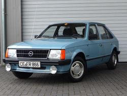 Blau Gebraucht 1982 Opel Kadett Limousine | 5.490 €
