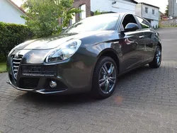 Grau Gebraucht 2016 Alfa Romeo Giulietta Turismo Kleinwagen | 12.999 € (Etwas zu teuer)
