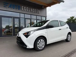 Weiß Gebraucht 2020 Toyota Aygo Kleinwagen | 8.400 € (Fairer Preis)