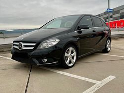 Schwarz Gebraucht 2011 Mercedes B200 Edition 1 Van / Kleinbus | 6.000 € (Fairer Preis)