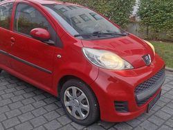 Rot Gebraucht 2011 Peugeot 107 Kleinwagen | 1.300 € (Guter Preis)