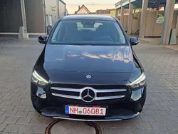 Schwarz Gebraucht 2022 Mercedes B200 Edition Van / Kleinbus | 27.999 € (Fairer Preis)