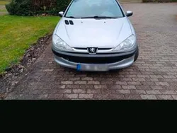 Silber Gebraucht 2002 Peugeot 206 Kleinwagen | 700 €