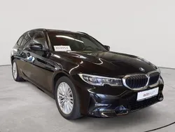 Saphirschwarz metallic Gebraucht 2021 BMW 318 Sport Line Kombi | 18.390 € (Guter Preis)