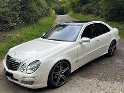 Weiß Gebraucht 2008 Mercedes E300 Avantgarde Limousine | 16.900 €