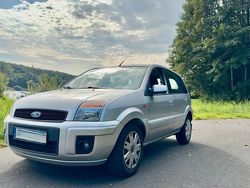 Grau Gebraucht 2010 Ford Fusion Kombi | 2.300 € (Guter Preis)