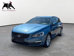 Blau Gebraucht 2015 Volvo V60 Momentum Kombi | 12.900 € (Guter Preis)