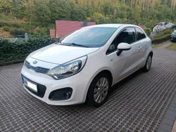Weiß Gebraucht 2014 Kia Rio FIFA World Cup Edition Kleinwagen | 4.555 € (Fairer Preis)