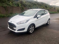 Weiß Gebraucht 2013 Ford Fiesta Champions Edition Kleinwagen | 2.500 € (Fairer Preis)