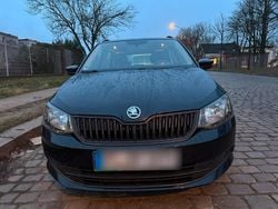 Schwarz Gebraucht 2016 Skoda Fabia Kombi | 5.999 € (Fairer Preis)