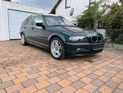 Grün Gebraucht 2000 BMW 320 Kombi | 14.000 €