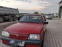 Rot Gebraucht 1987 Opel Ascona Limousine | 1.700 €
