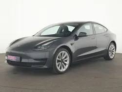 Grau Gebraucht 2023 Tesla Model 3 Limousine | 31.442 € (Fairer Preis)