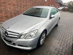 Silber Gebraucht 2009 Mercedes E250 Elegance Coupé | 13.999 € (Teuer)