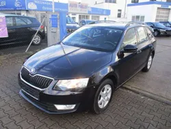 Schwarz Gebraucht 2014 Skoda Octavia Kombi | 6.450 € (Guter Preis)