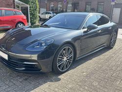 Grau Gebraucht 2016 Porsche Panamera Kleinwagen | 61.000 €