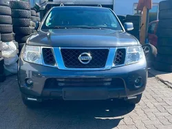 Grau Gebraucht 2012 Nissan Pathfinder SUV | 6.800 € (Teuer)