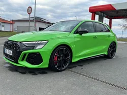 Grün Gebraucht 2024 Audi RS3 Sport Kleinwagen | 69.490 € (Teuer)