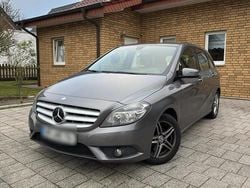 Grau Gebraucht 2013 Mercedes B220 Van / Kleinbus | 7.900 € (Guter Preis)