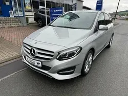 Weiß (calcitweiss unilack) Gebraucht 2018 Mercedes B200 Style Van / Kleinbus | 17.990 € (Guter Preis)
