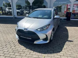 Silver metallic Gebraucht 2022 Toyota Yaris Hybrid Business Edition Kleinwagen | 19.600 € (Fairer Preis)