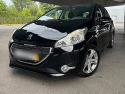 Schwarz Gebraucht 2013 Peugeot 208 Kleinwagen | 3.599 €
