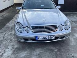 Silber Gebraucht 2003 Mercedes E220 Limousine | 4.000 €