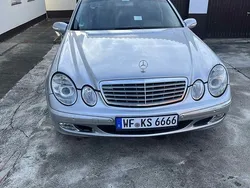 Silber Gebraucht 2003 Mercedes E220 Limousine | 4.000 €