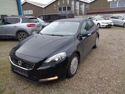 Schwarz Gebraucht 2013 Volvo V40 Kinetic Limousine | 6.300 € (Superpreis)