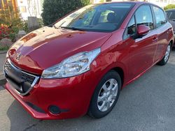 Rot Gebraucht 2015 Peugeot 208 Active Kleinwagen | 7.500 € (Etwas zu teuer)