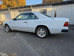 Weiß Gebraucht 1989 Mercedes 230 Coupé | 6.500 €