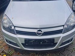 Silber Gebraucht 2005 Opel Astra Edition Limousine | 2.700 € (Fairer Preis)