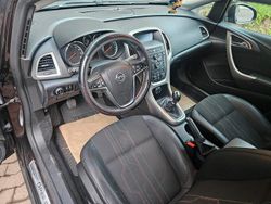 Braun Gebraucht 2012 Opel Astra Cabrio | 4.300 €