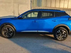 Blau Gebraucht 2021 Peugeot 2008 Allure SUV | 14.500 € (Guter Preis)