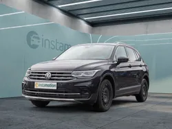 Schwarz Gebraucht 2023 VW Tiguan Elegance SUV | 36.880 € (Fairer Preis)