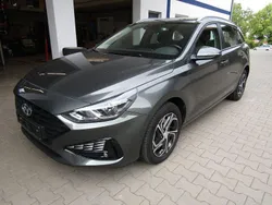 Grau Gebraucht 2024 Hyundai i30 Pure Kombi | 15.800 €