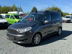 Grau Gebraucht 2018 Ford Tourneo Courier Titanium Van / Kleinbus | 10.499 € (Guter Preis)
