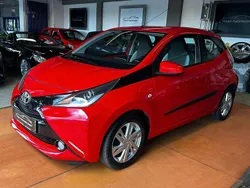 Rot Gebraucht 2014 Toyota Aygo X-play Kleinwagen | 9.790 € (Fairer Preis)