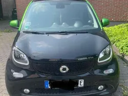 Grün Gebraucht 2017 Smart ForTwo Electric Drive Kleinwagen | 7.399 € (Fairer Preis)