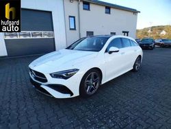 Weiß Gebraucht 2024 Mercedes CLA180 Shooting Brake AMG Line Premium Kombi | 31.200 €
