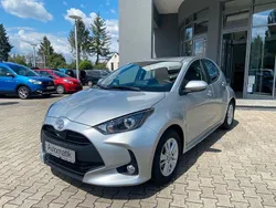 Silber Gebraucht 2024 Toyota Yaris Hybrid Comfort Limousine | 21.480 € (Fairer Preis)