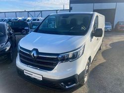 Blanc glacier Gebraucht 2022 Renault Trafic Komfort Van / Kleinbus | 21.900 € (Etwas zu teuer)