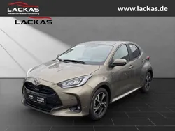 Bronze Neu 2025 Toyota Yaris Hybrid Comfort Limousine | 25.990 € (Fairer Preis)